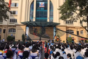 Quang cảnh Lễ khai giảng 4.0 tại điểm cầu sân trường Nguyễn Siêu.