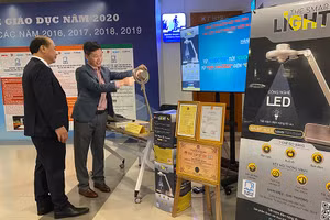 Chủ nhân giải Đặc biệt “Tri thức trẻ vì giáo dục” năm 2018, tự hào đã đưa Đèn học thông minh "từ cuộc thi tới được cuộc sống, từ giải thưởng thành được giải pháp".