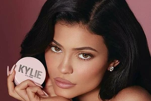 Kylie Jenner trở thành tỷ phú trẻ nhất theo Forbes