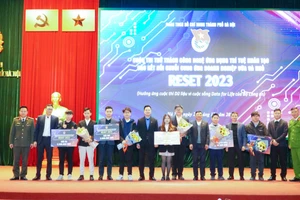 Đội 'Hỏi AI' xuất sắc vô địch cuộc thi RESET 2023