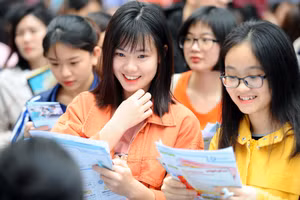 Học sinh THPT trải nghiệm môi trường bậc đại học