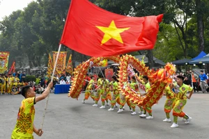 Mãn nhãn múa Rồng tại Festival Thanh niên quốc tế