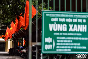 Một lễ Quốc khánh đặc biệt. Sắc đỏ hòa lẫn vùng xanh an toàn khỏi dịch bệnh.