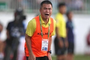 HLV Phạm Minh Đức: "Claudecir tranh đá đá penalty với Phi Sơn"