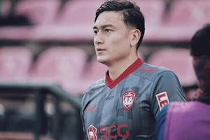 Muangthong Utd bất ngờ "xuống nước" muốn đàm phán với Đặng Văn Lâm