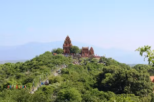 Katê là lễ hội đặc sắc nhất trong kho tàng văn hóa Chămpa, được đồng bào Chăm tổ chức mỗi năm một lần để tưởng nhớ các vị thần linh và dâng lễ vật cúng ông bà, tổ tiên với lòng thành kính cầu cho quốc thái dân an, mưa thuận gió hòa, mùa màng bội thu. (Ảnh: Duy Quan).