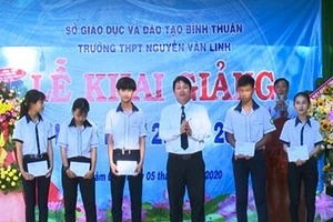 Bình Thuận: Hỗ trợ học sinh nghèo vững tin đến trường trong năm học mới