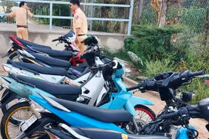 Xe của các quái xế bị bắt tại Cơ quan Công an.