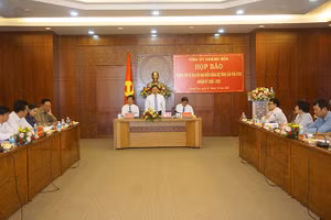 Toàn cảnh buổi họp báo.