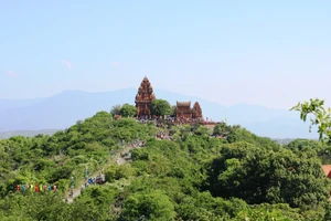 Katê là lễ hội đặc sắc nhất trong kho tàng văn hóa Chămpa, được đồng bào Chăm tổ chức mỗi năm một lần để tưởng nhớ các vị thần linh và dâng lễ vật cúng ông bà, tổ tiên với lòng thành kính cầu cho quốc thái dân an, mưa thuận gió hòa, mùa màng bội thu. (Ảnh: Duy Quan).