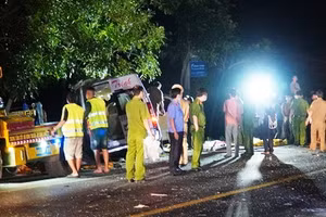 Hiện trường vụ tai nạn giao thông thảm khốc làm 8 người chết.