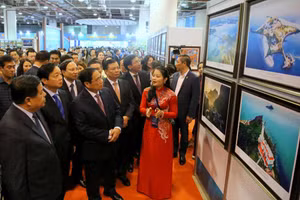 Thủ tướng dự khai mạc triển lãm ảnh nghệ thuật vùng Đồng bằng sông Hồng