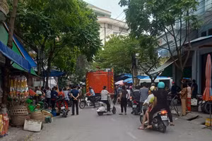 Cảnh sát đang phong tỏa hiện trường.