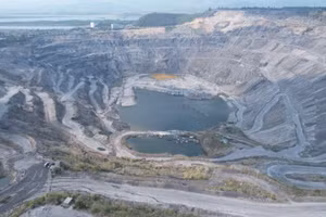 Toàn cảnh moong than 917, Công ty than Hòn Gai.