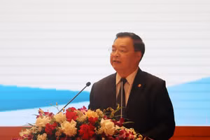 Ông Lê Mạnh Hùng, Phó Chủ tịch Trung ương Hội Khuyến học Việt Nam, phát biểu tại hội nghị.