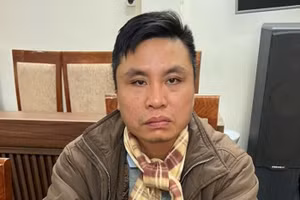 Tuấn tại cơ quan điều tra.