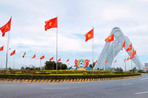 Cổng chào Quảng Ninh nằm ở thị xã Đông Triều, giáp ranh với TP Chí Linh, Hải Dương.