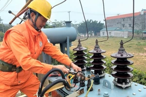 Thành phố Móng Cái cắt điện để đấu nối đường dây 110kV Móng Cái- Đông Hưng. 