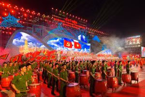 Lễ kỷ niệm 60 năm Ngày thành lập tỉnh Quảng Ninh diễn ra tối 28/10.