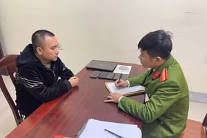 Cơ quan công an lấy lời khai đối tượng Vũ Công Tý.