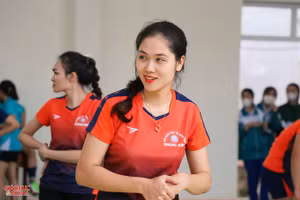 Nụ cười "đốt cháy" sân đấu của nữ VĐV đến từ Sở GD&ĐT Quảng Bình.
