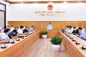 Ông Nguyễn Văn Phương Chủ tịch UBND tỉnh Thừa Thiên Huế phát biểu chỉ đạo tại cuộc họp.