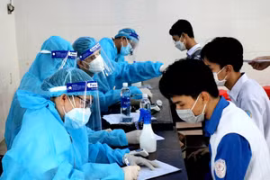Thừa Thiên Huế triển khai tiêm vắc-xin phòng Covid-19 cho học sinh.