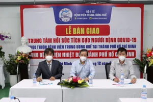 Lễ bàn giao Trung tâm Hồi sức tích cực người bệnh Covid-19.