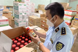 Đội Quản lý thị trường số 1, Cục Quản lý thị trường Gia Lai kiểm tra cơ sở kinh doanh bán thuốc bảo vệ thực vật có chứa hoạt chất cấm.