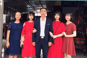 Gia đình cô Nguyễn Thị Minh Huệ. Ảnh: NVCC.