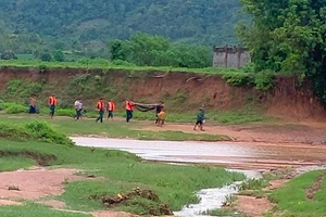 Lực lượng chức năng tìm thấy thi thể nạn nhân.