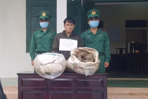 Kha Văn Són cùng tang vật là 100kg thuốc bom.