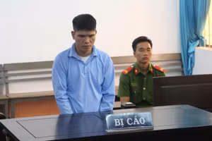 Bị cáo Nguyễn Văn Nghĩa tại phiên toà.