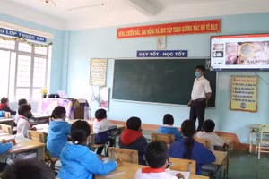 Hạnh phúc của giáo viên vùng cao Kon Tum là thấy học trò vui vẻ, chăm chỉ đến trường. Ảnh minh họa