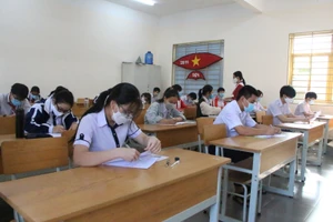 Các em học sinh tham gia Kỳ thi tuyển sinh vào lớp 10 Trường THPT Chuyên Nguyễn Tất Thành vừa qua.