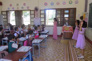 Học sinh Kon Tum say sưa tham gia tiết học.