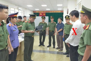 Bắt nguyên Giám đốc Chi nhánh Văn phòng đăng ký đất đai Sầm Sơn