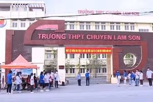 Trường THPT Chuyên Lam Sơn.