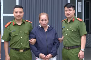 Nguyễn Thị Hoa bị bắt sau 27 năm trốn nã về tội “Lạm dụng tín nhiệm chiếm đoạt tài sản”. (Ảnh: CATH)