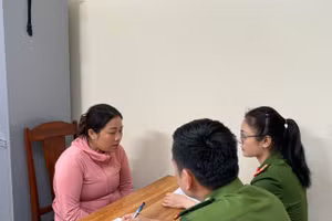 Phạm Thị Hằng tại cơ quan CSĐT. (Ảnh: CATH)