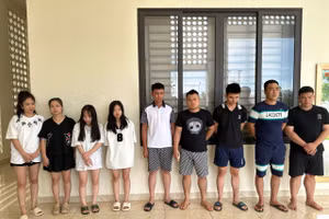 9 đối tượng bị bắt quả tang khi đang bay lắc trong quán karaoke.