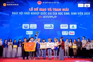 Sinh viên Trường ĐH Sư phạm Kỹ thuật TPHCM đoạt giải Nhất cuộc thi khởi nghiệp quốc gia của HSSV năm 2020. Ảnh: TG