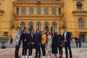 Những SV được tuyên dương trong phong trào “Sinh viên 5 tốt” cấp Trung ương và Sao tháng Giêng của ĐH Đà Nẵng. 