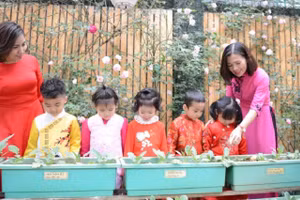 Nhà giáo luôn giữ vai trò chủ đạo trong quá trình giáo dục. Ảnh: Thế Đại