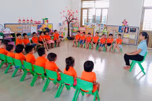 Các bé Trường MN Tòng Bạt vui chơi trong ngôi trường hạnh phúc. (Ảnh chụp khi cô trò chưa nghỉ học phòng dịch)	