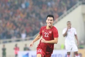 Tiến Linh ghi bàn trong trận lượt đi thắng UAE 1 - 0 tại Mỹ Đình.