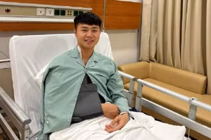 Tình hình sức khỏe của Văn Toản đã ổn định, nhận được rất nhiều lời động viên từ đồng đội từ Singapore. Ảnh: Facebook Nguyễn Văn Toản.
