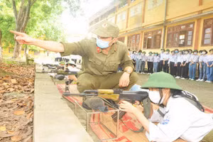 Tiết học môn Giáo dục quốc phòng và an ninh tại Trường THPT Tân Yên số 1 (Bắc Giang). Ảnh: INT