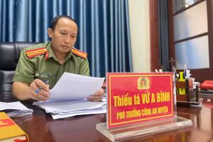 Thiếu tá Vừ A Bình là một trong những người cháu thành đạt của ông Vừ Gà Lử (anh trai Anh hùng liệt sĩ Vừ A Dính).