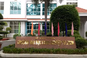 Trường ĐH Công nghiệp TPHCM hiện chưa có HĐT. Ảnh: TG